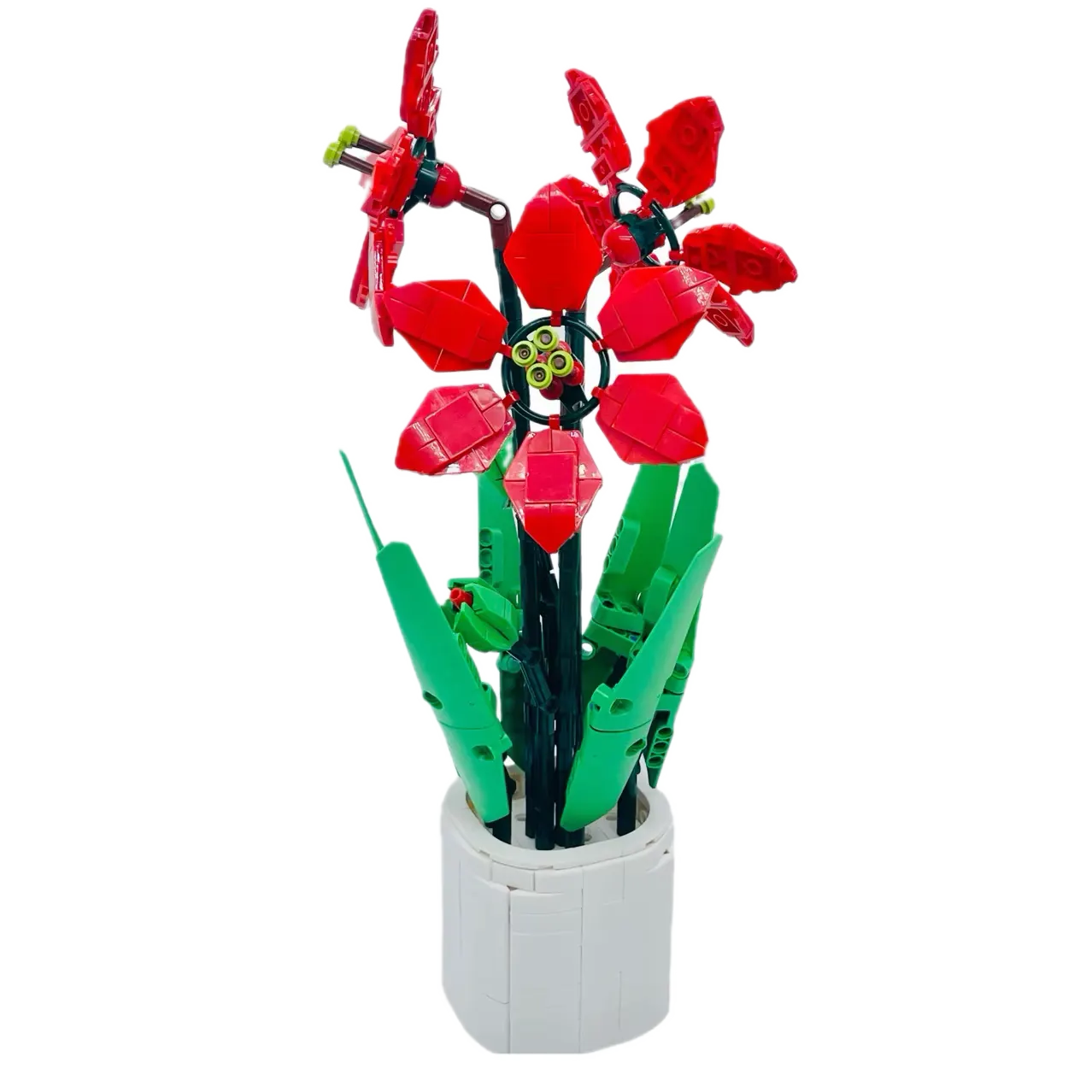Grande fleur rouge en briques dans un pot blanc